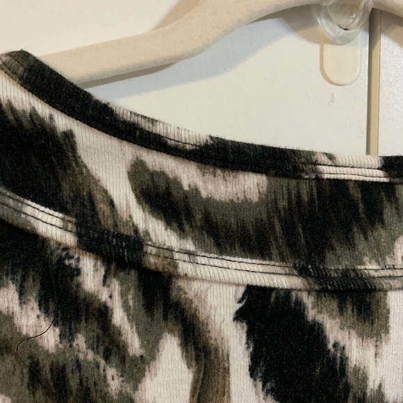 Rafaella Black and white print top. 3X - Picture 7 of 8